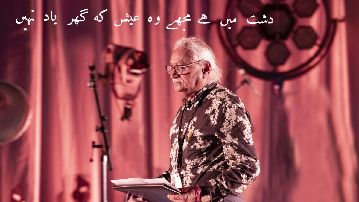 Poet Masood Munaweer på scenen
